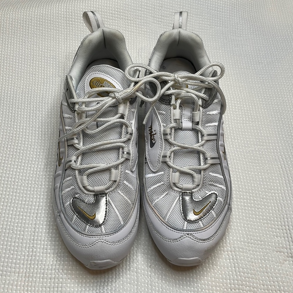 Nike Air Max. Size 9.5 in Women. Color White, Gray, Silver and Gold